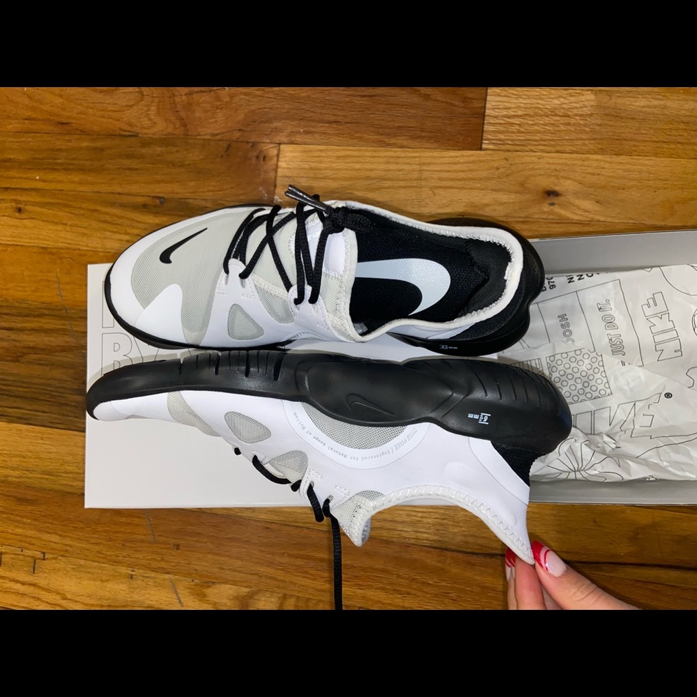 NEVER BEEN WORN Nike air sneakers